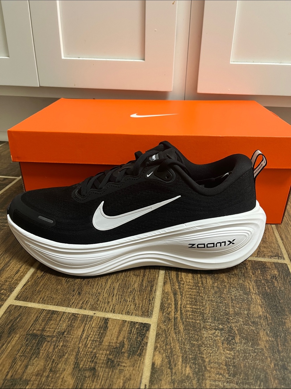 NIB men’s Nike Black and White ZoomX Cushioned Running Shoe